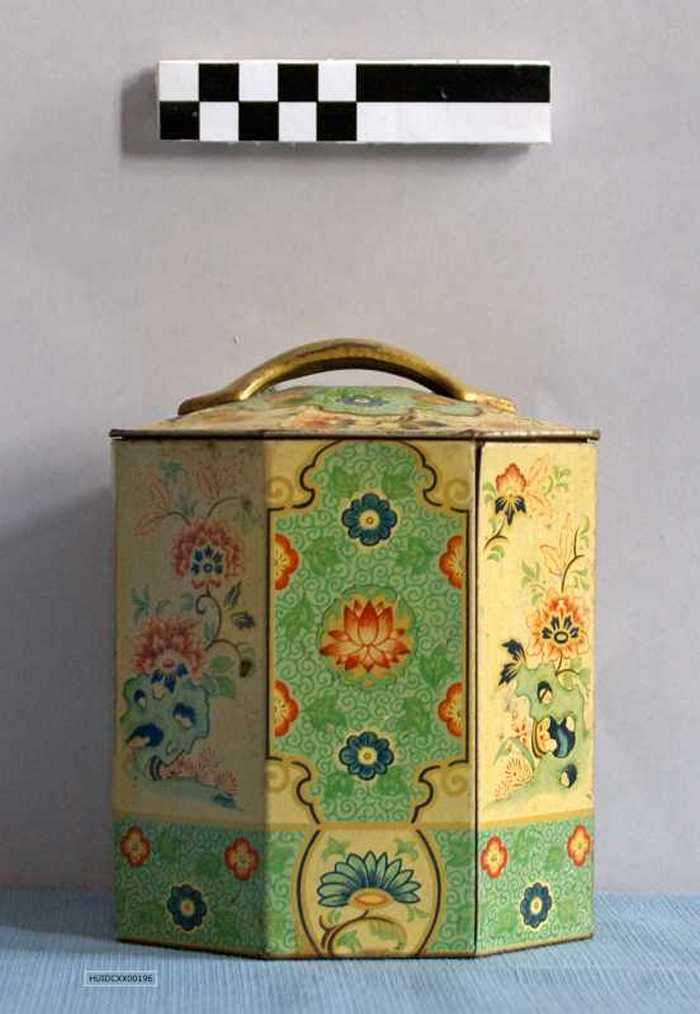 Metalen sierdoos met deksel