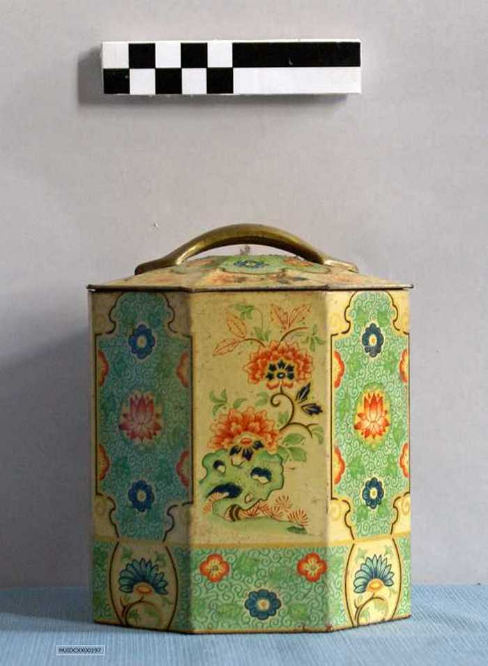 Metalen sierdoos met deksel