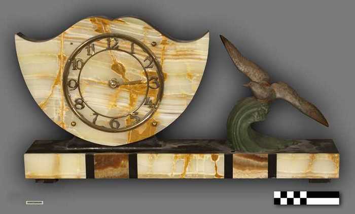 Marmeren schouwklok met bronzen vogel