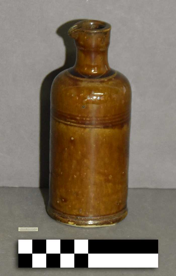 Stenen kannetje / inktpot met schenktuit - N. Antoine & Fils