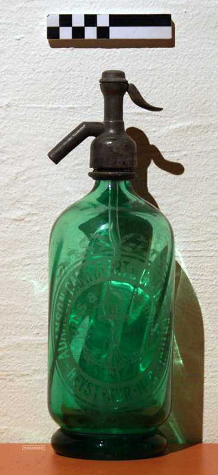 Glazen fles van Adamson, Cammaert & Goormachtigh