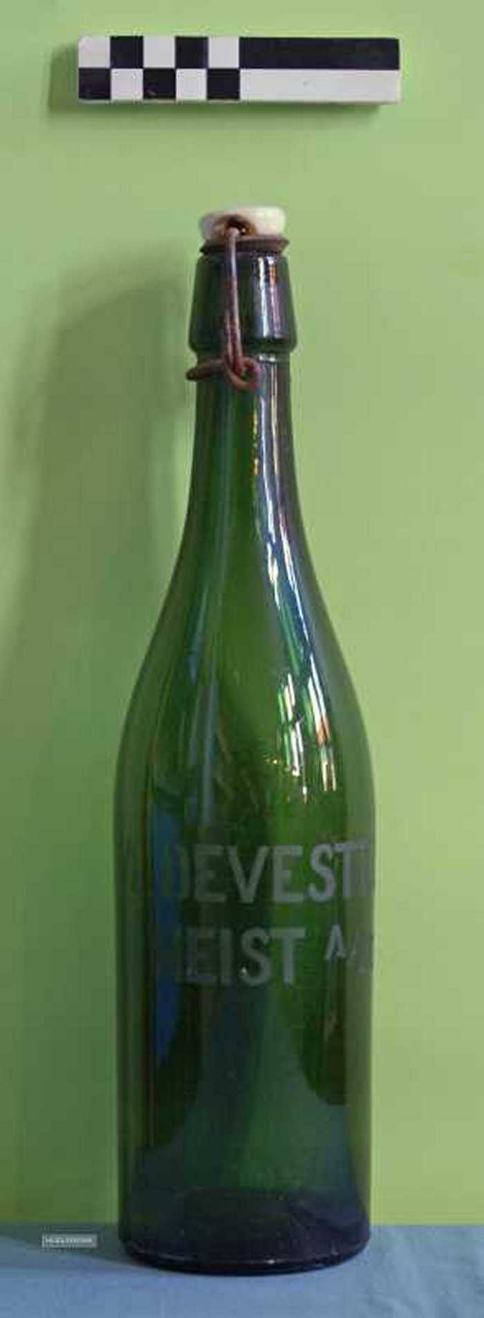 Lege bierfles van Devestele