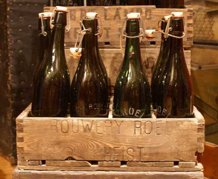 Eén bierbak met 12 flessen van Roels