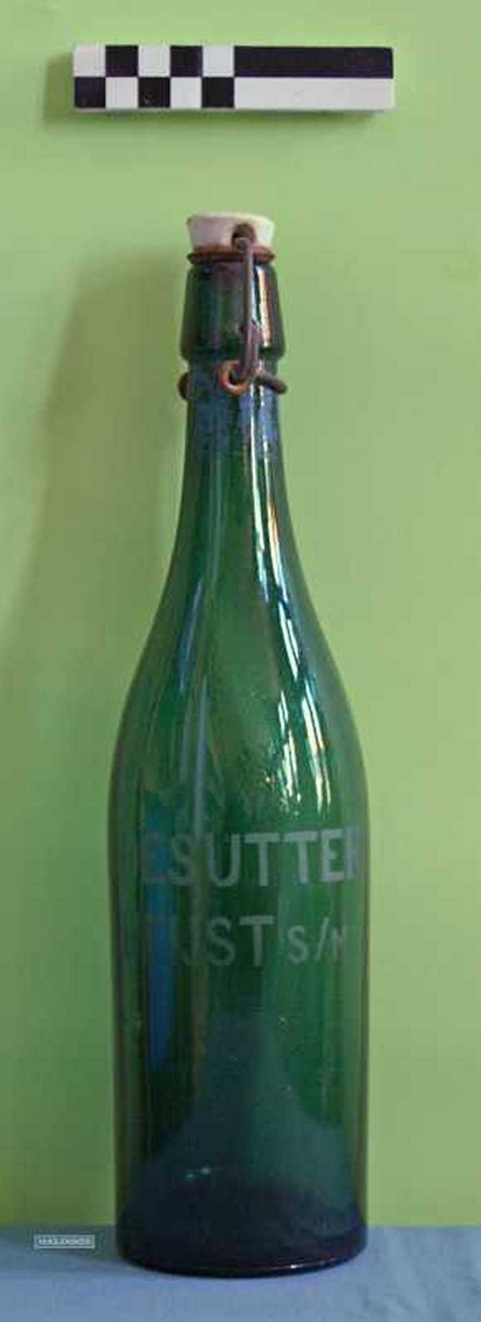 Lege bierfles van Desutter