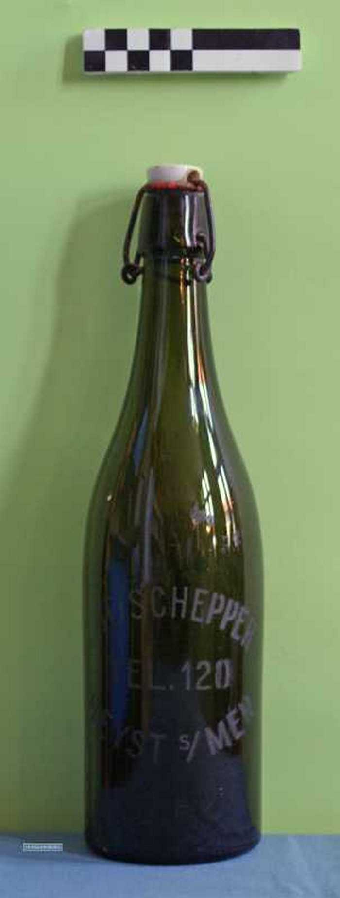 Lege bierfles van De Schepper