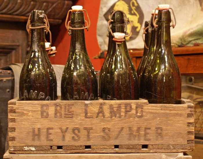 Eén bierbak van Lampo