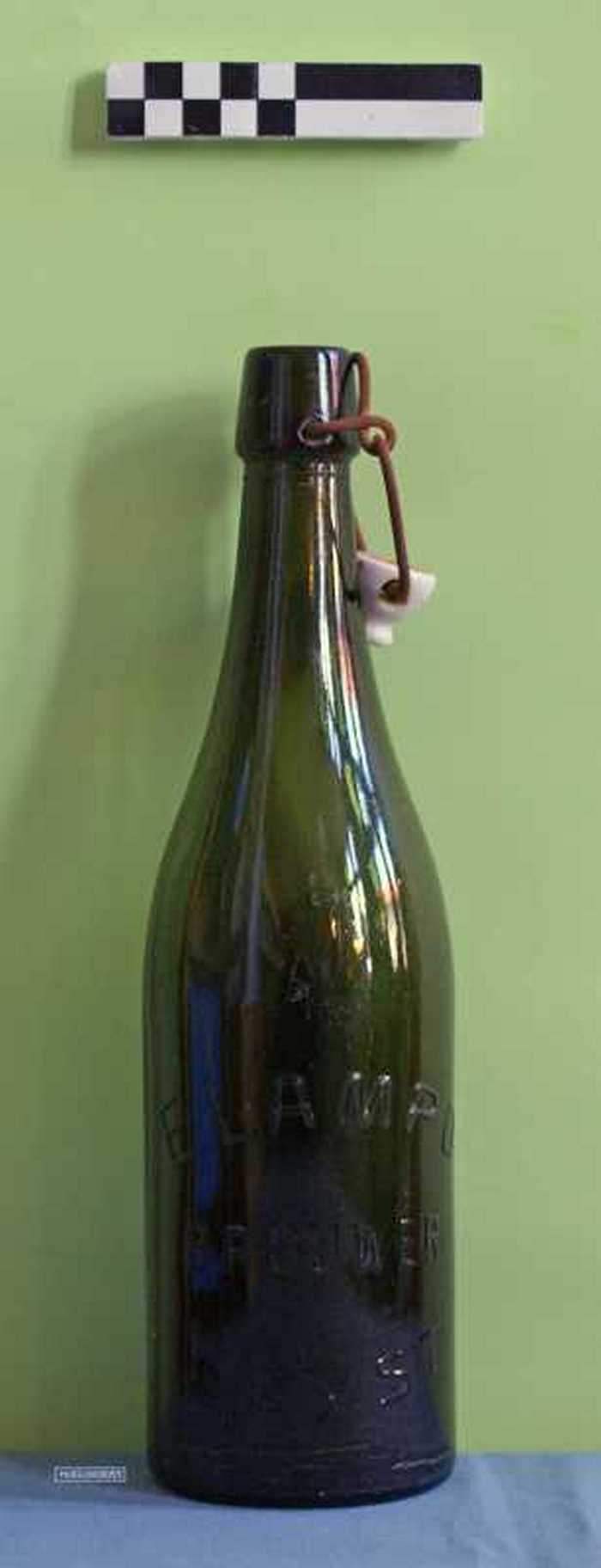 Lege bierfles van Lampo