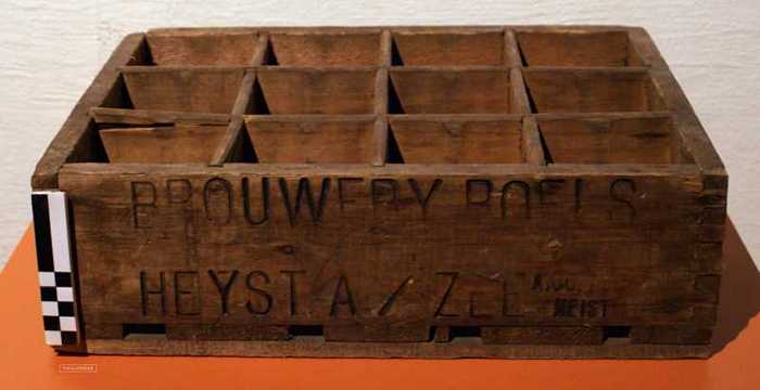 Lege, houten bierbak