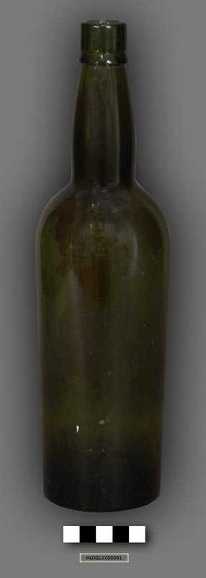 Wijnfles met bolle hals