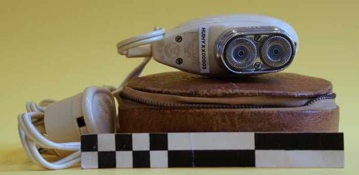 Elektrisch scheerapparaat Philips `Philishave, in bruin etui.