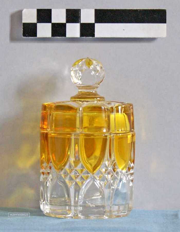 Cosmeticapotje in glas