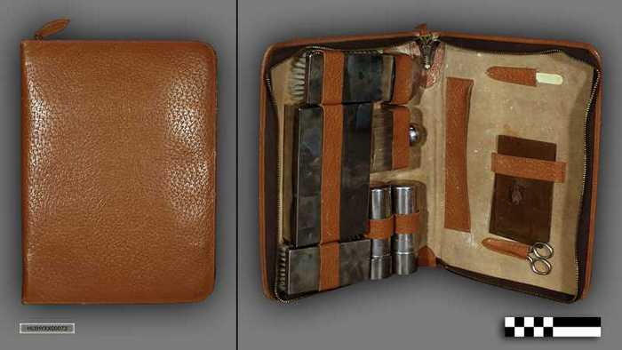 Leren etui met toiletgerief
