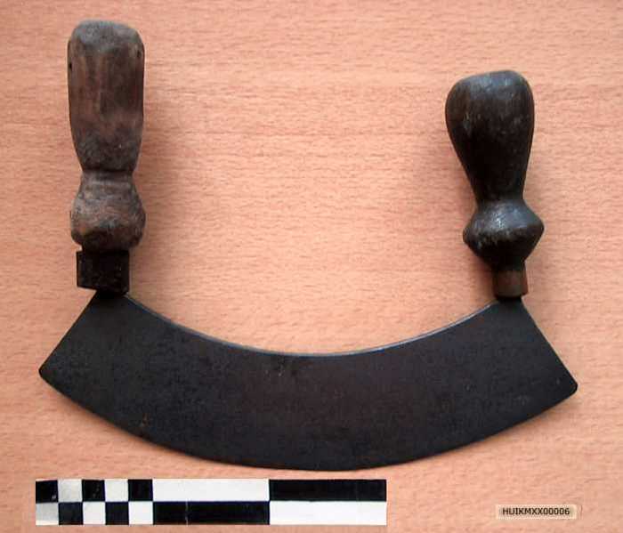 Hakmes met twee houten handvaten