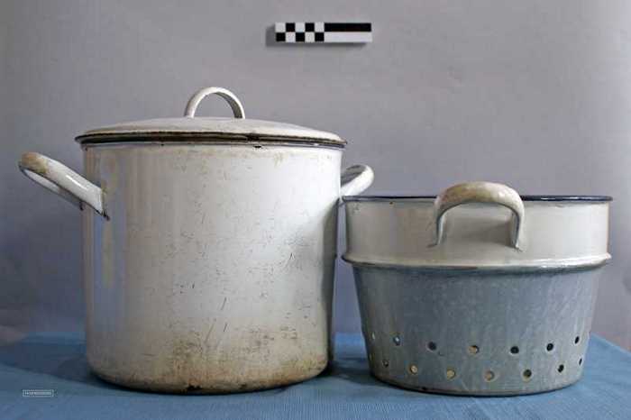 Wit gelakte stoomkookpot met deksel