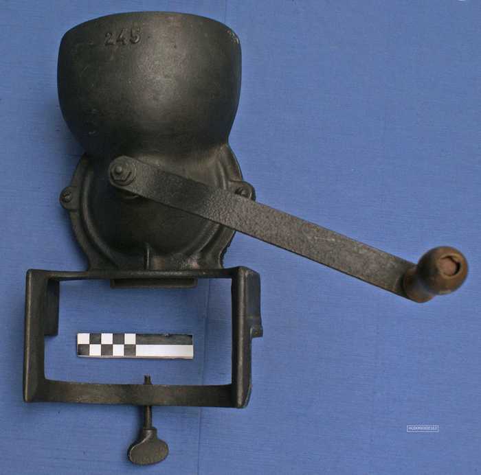 Koffiemolen vast te schroeven op tafel