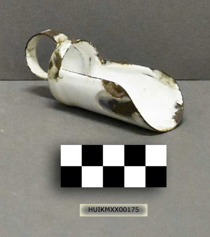 IJzeren schepje voor suiker of zout