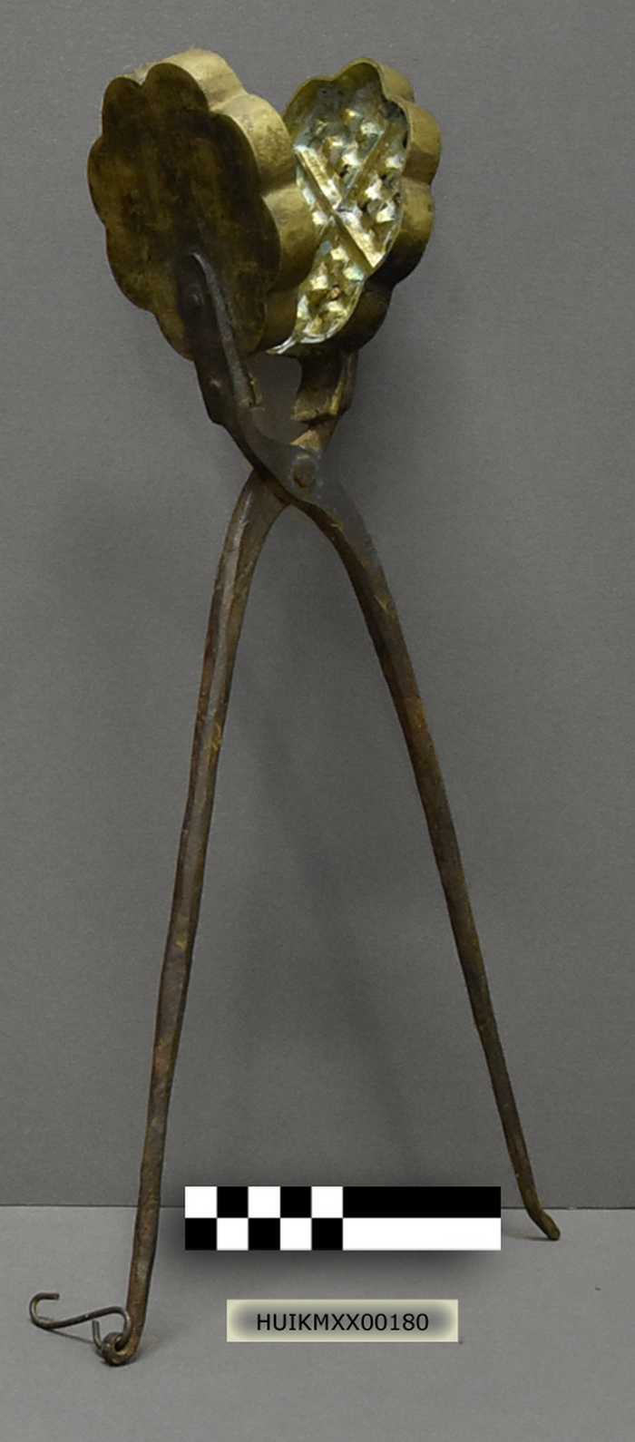 Wafelijzer in koper - vier hartjes - scharnier onderaan