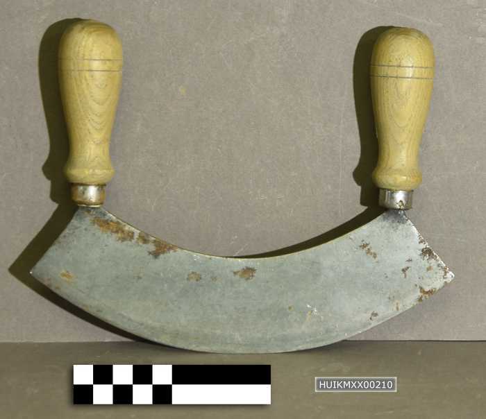 Wiegemes met inscriptie 225 PHR