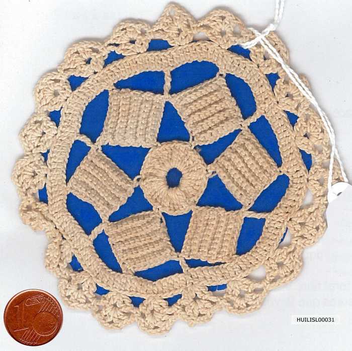 Sierlapje in haakwerk