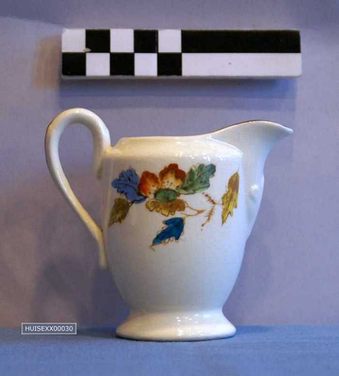 Melkkannetje met schenktuit