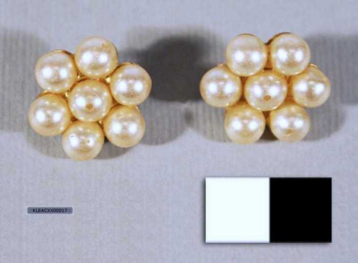 Set oorbellen met parels