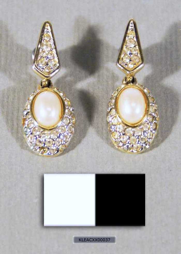 Set oorbellen met parel en steentjes
