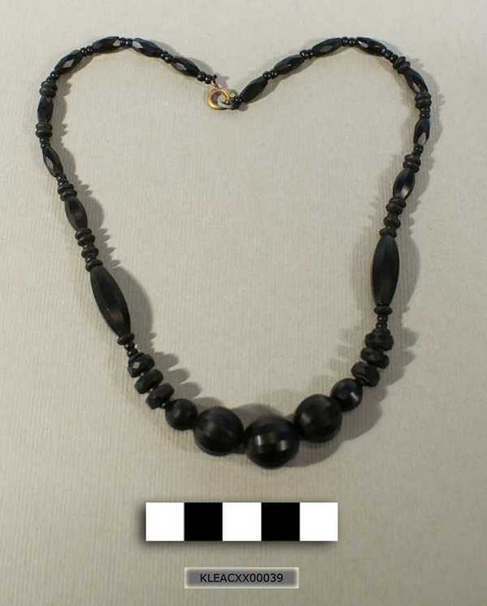 Zwarte halsketting
