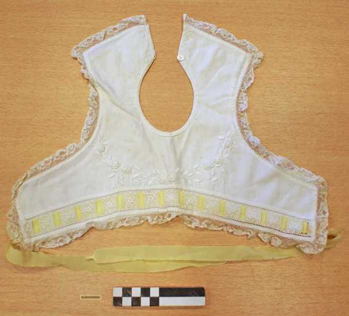 Slabbetje met geel lint