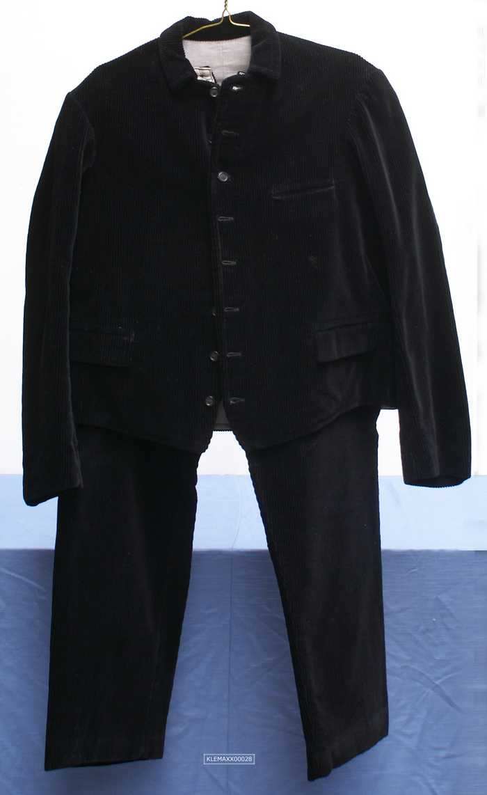 Mannenkostuum in zwart ribfluweel