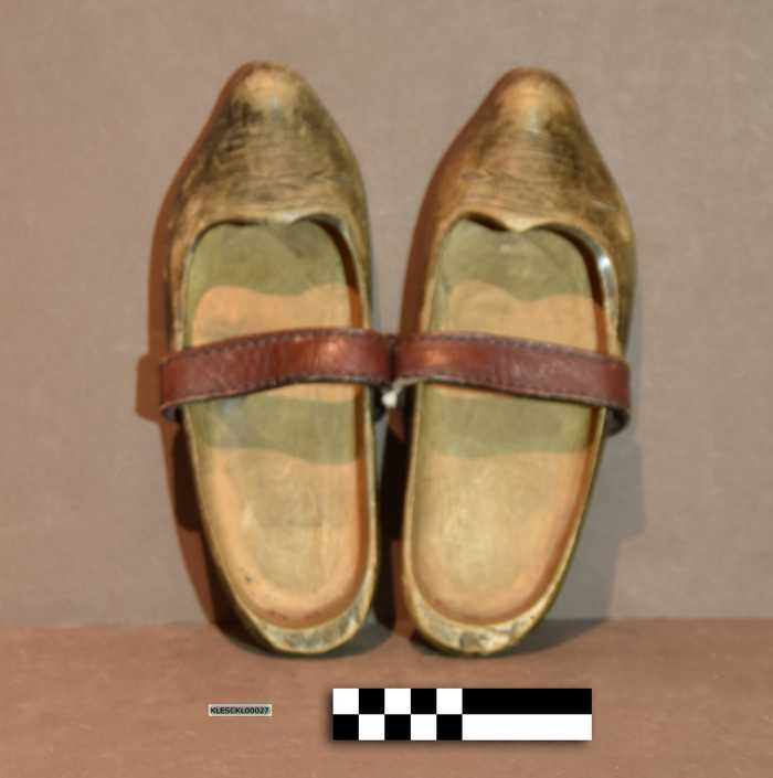 Paar klompen voor kinderen