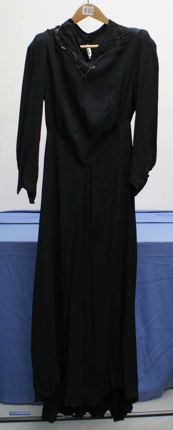 Zwart kleed in crèpe de chine