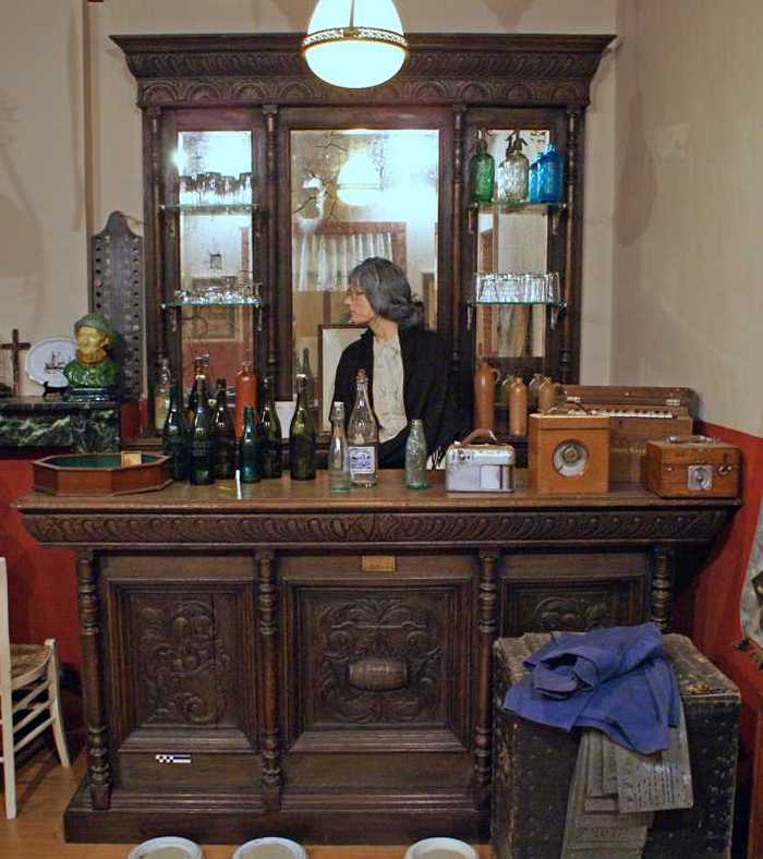 Eikenhouten wandmeubel met spiegelgedeelte