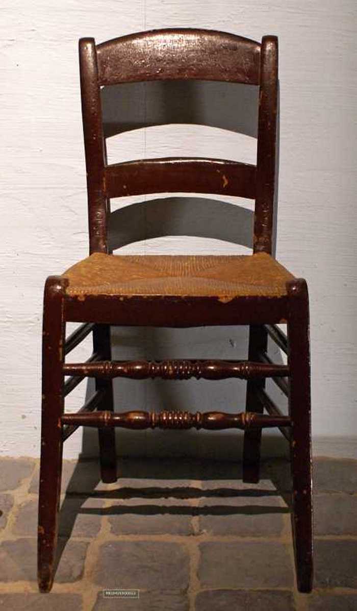 Houten stoel met rieten zitting