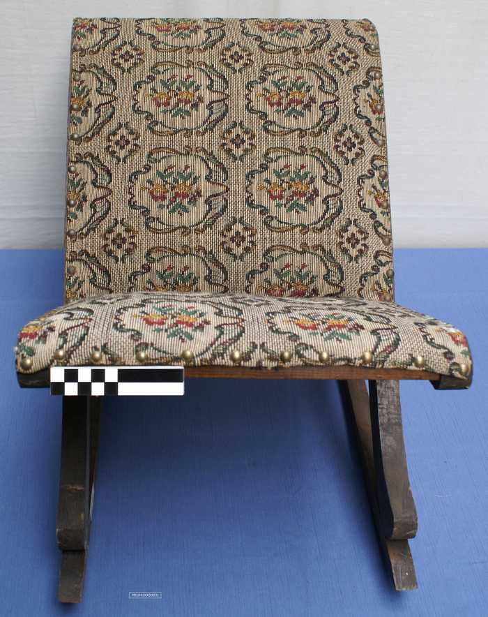 Houten schommelvoetbankje