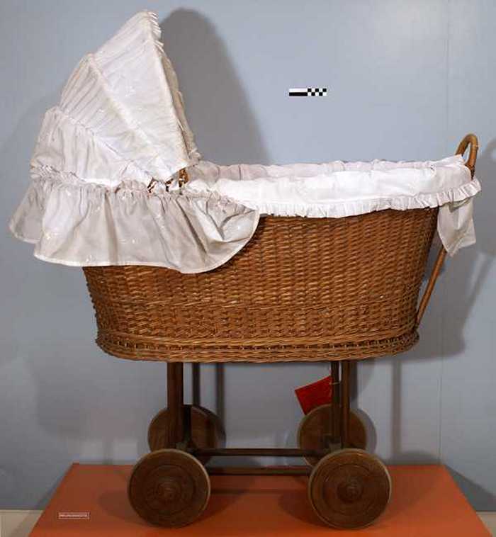 Wieg met houten onderstel