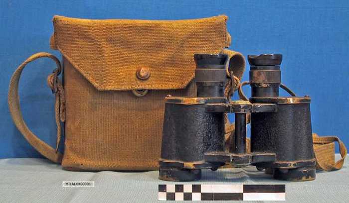 Verrekijker WOII met canvas tas en schouderriem