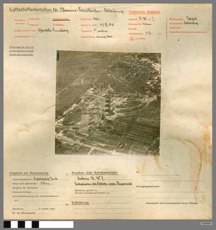 Batterie K.W. II. Fortschreiten der Arbeiten gegen Fliegersicht. (Militaire luchtfoto)