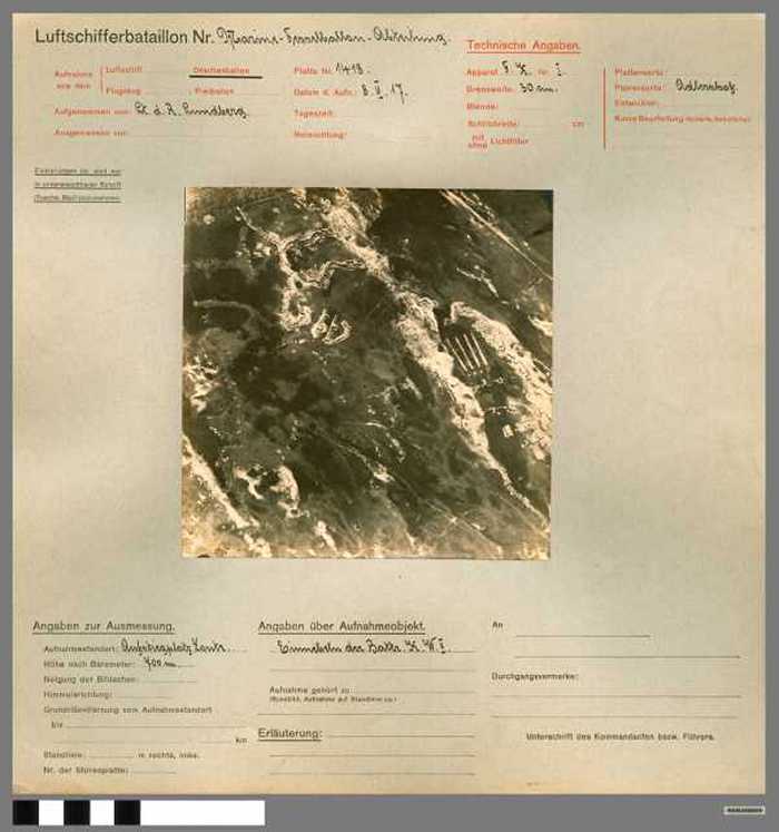 Einnebeln der Batterie K.W. II (Knokke-West II) (Duitse militaire luchtfoto-opname)