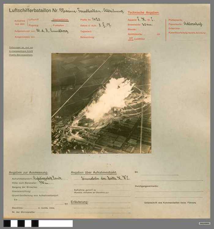 Einnebeln der Batterie K.W. II (Knokke-West II) (Duitse militaire luchtfoto-opname)