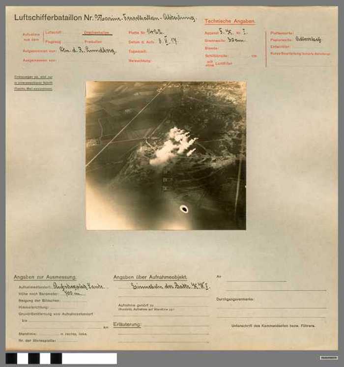 Einnebeln der Batterie K.W. II (Knokke-West II) (Duitse militaire luchtfoto-opname)