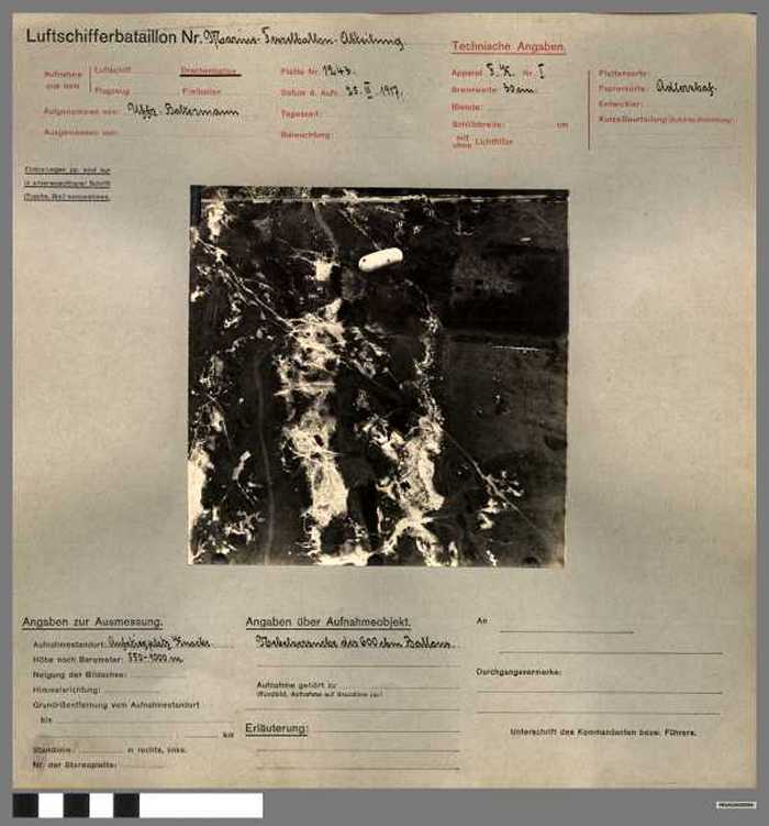 Nebelversuche des 600 m. dem Ballons. (Militaire luchtopname)