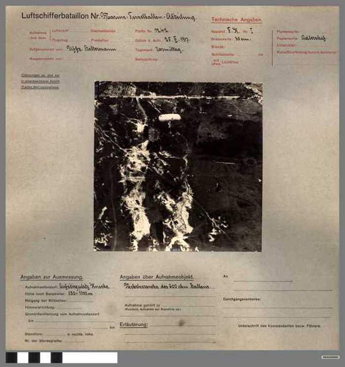 Nebelversuche des 600 m. dem Ballons. (Militaire luchtopname)