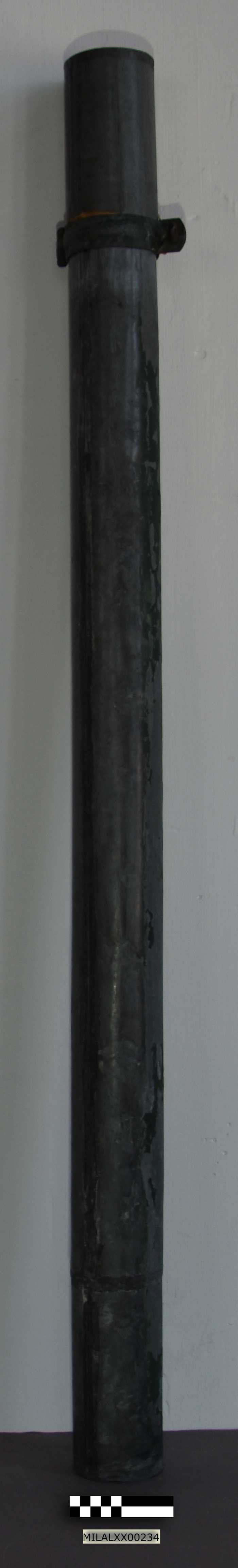 Stuk metalen regenpijp