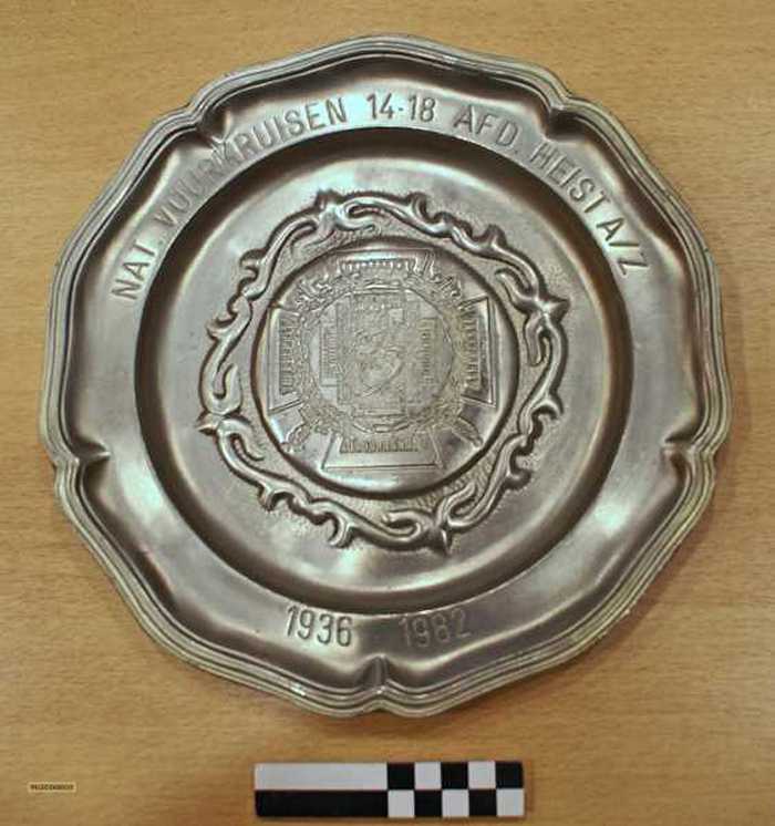 Tinnen sierschaal: Nat. Vuurkruisen 14-18 - Afd. Heist a/z