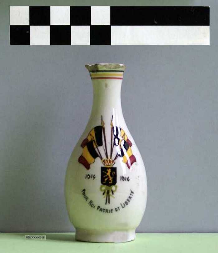 Vaasje: 'Souvenir de la guerre'