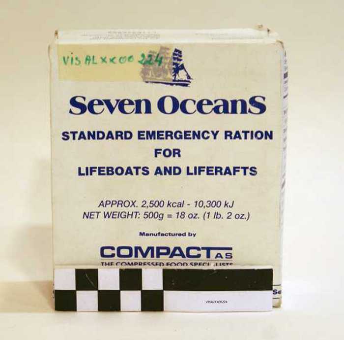 Overlevingskit. Uitrusting pneumatisch vlot