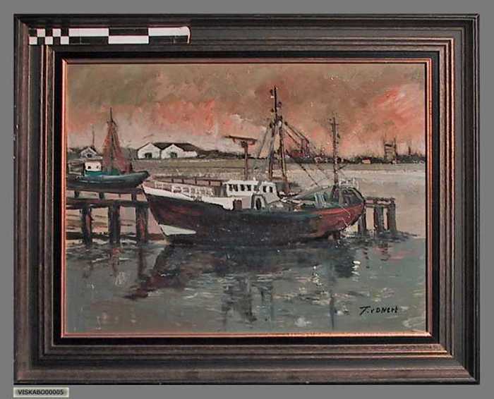 Vissersboot aan steiger in haven