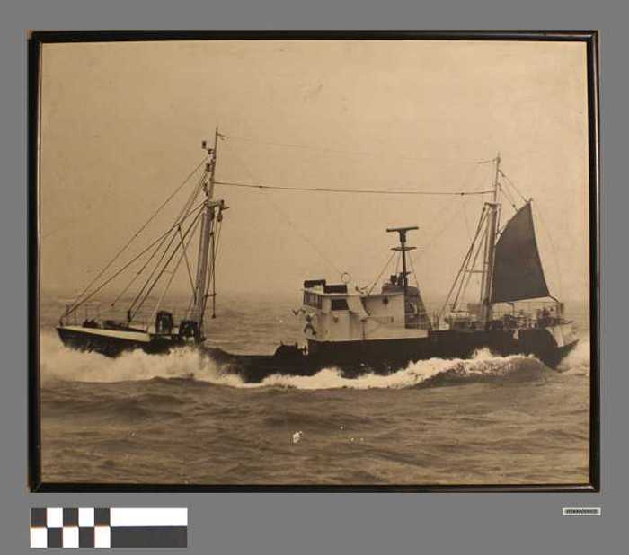 Vissersboot Z. 573 op zee