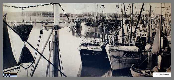 Vissersboten aan de kade.