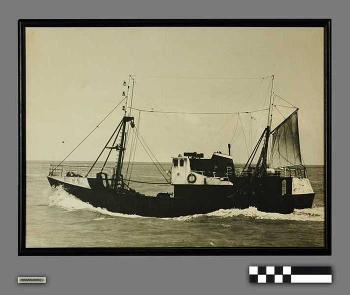 Visser op houten vissersboot